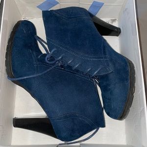 White Mountain Navy Suade Booties, size 10